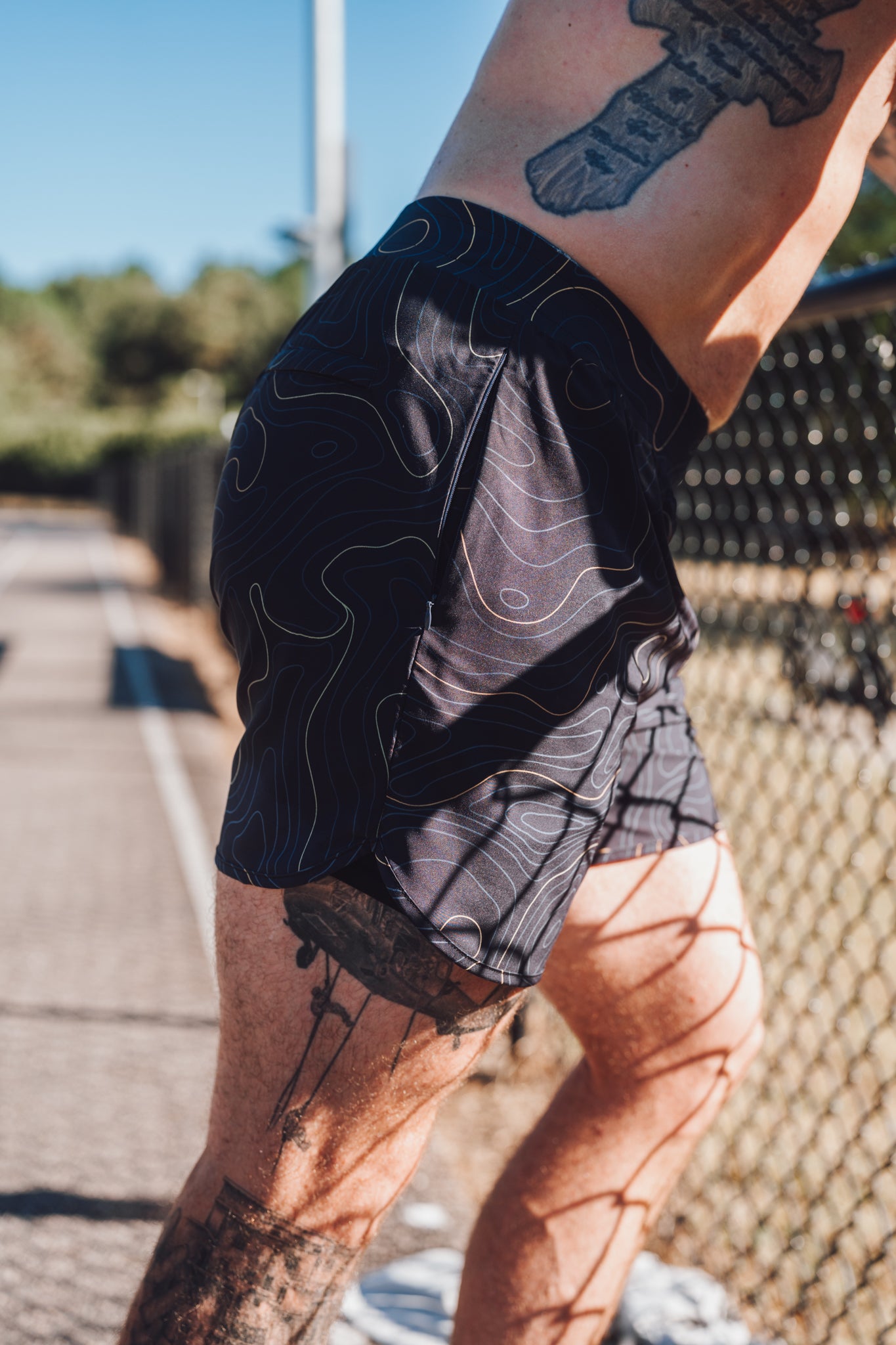Zip side pocket open at the split hem