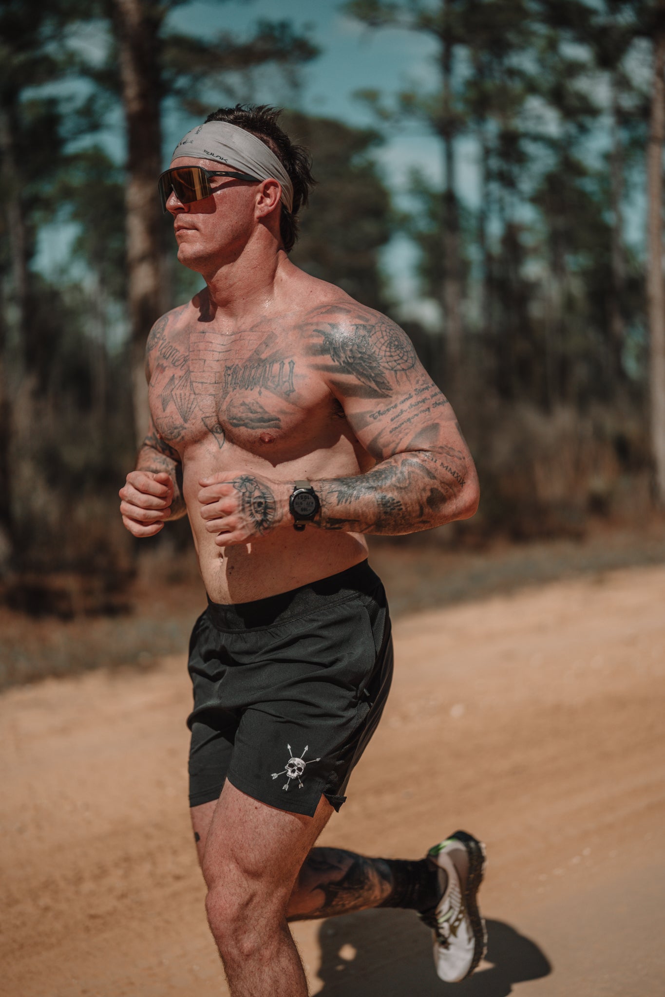 Motto Short at pace on the dirt road