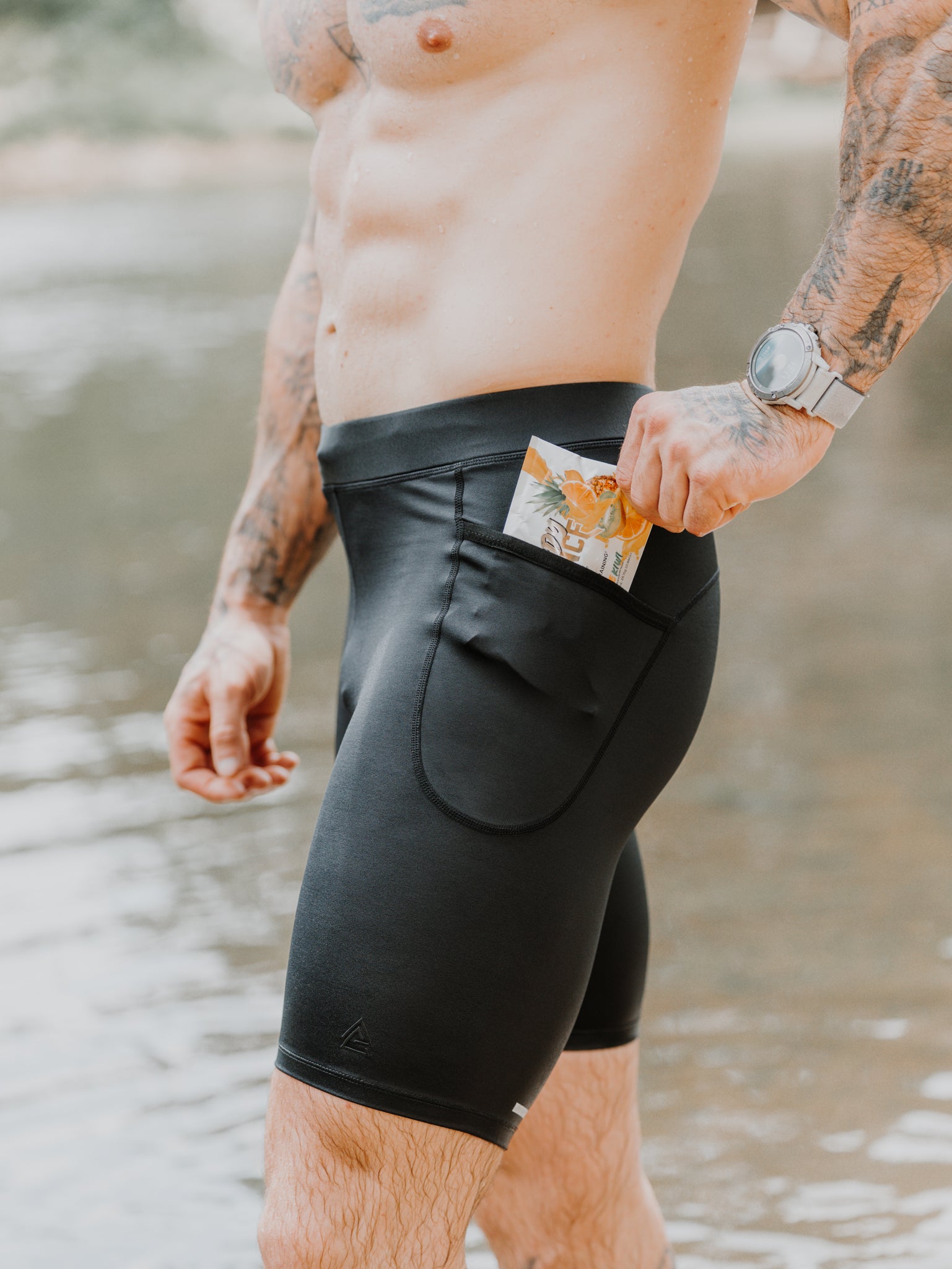 A gel going into the thigh pocket