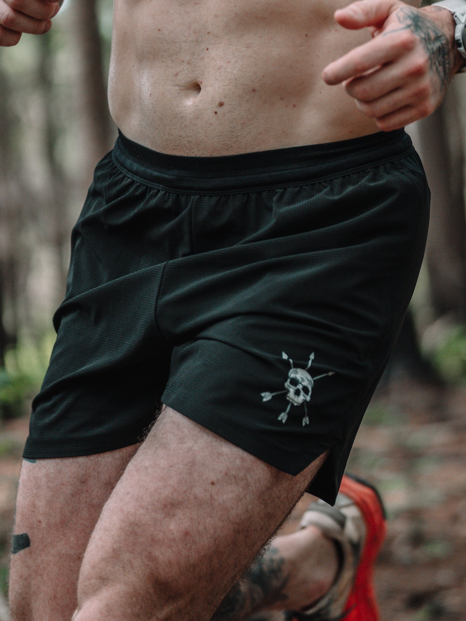 Waistband, split hem and the mark