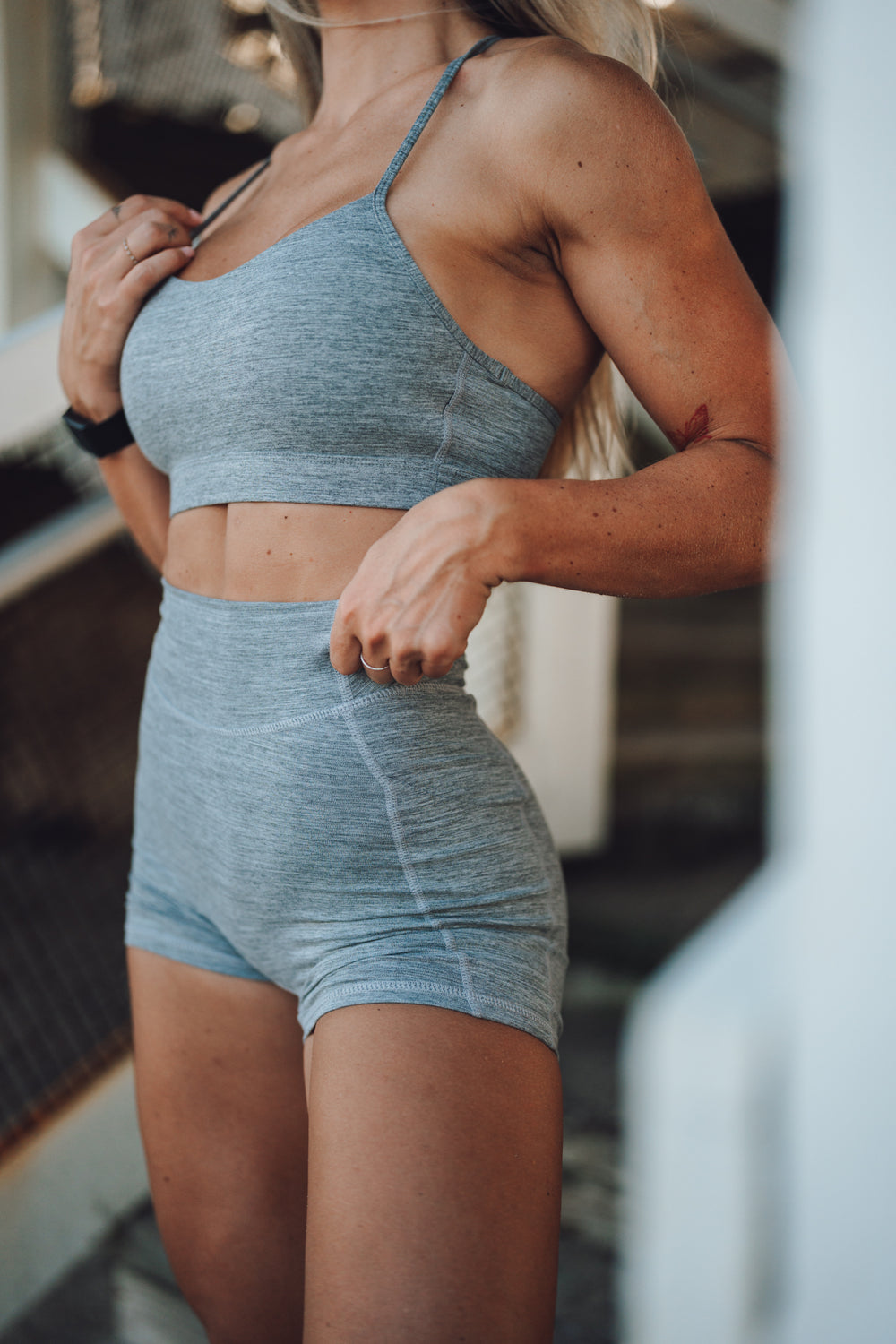 WOMEN'S | DEBUT 4-INCH SHORT : GRAY