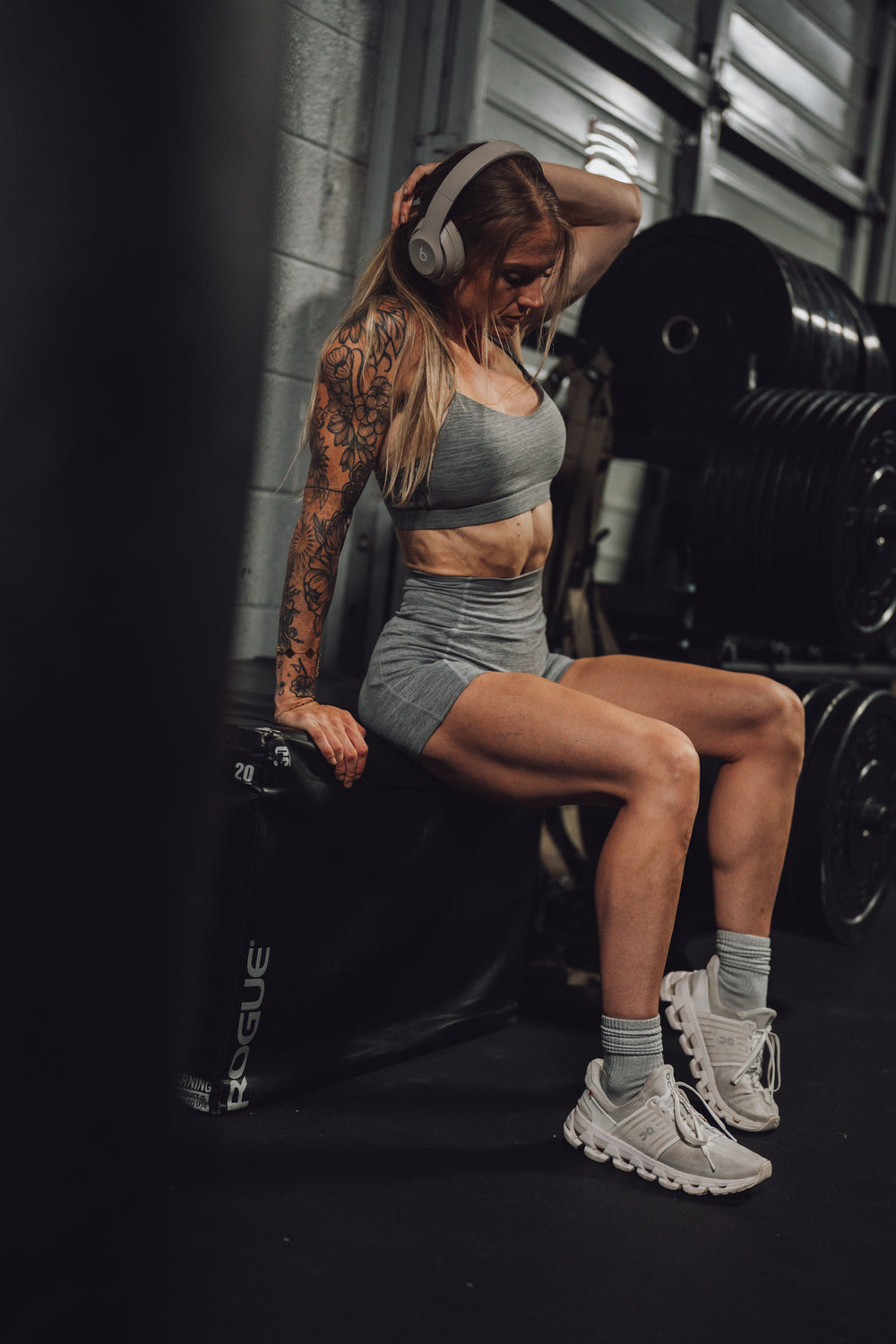 WOMEN'S | DEBUT 4-INCH SHORT : GRAY