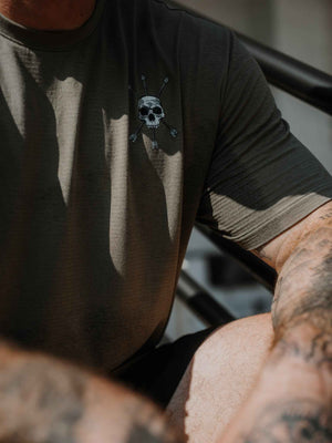 MEN'S | APEX TEE