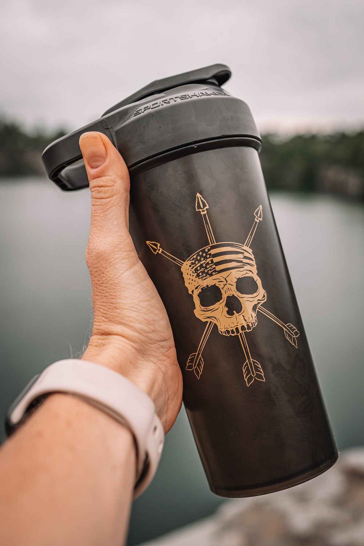 26 oz Shaker Bottle with Fixed Mixer