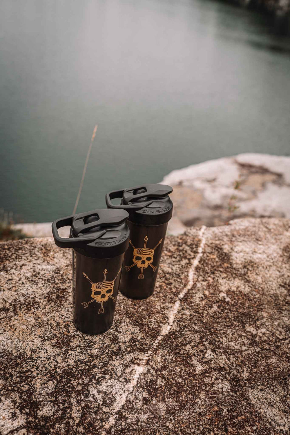 26 oz Shaker Bottle with Fixed Mixer
