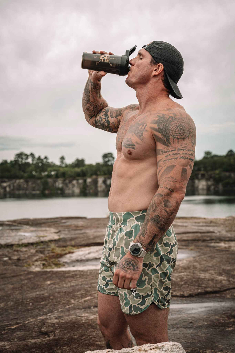 26 oz Shaker Bottle with Fixed Mixer