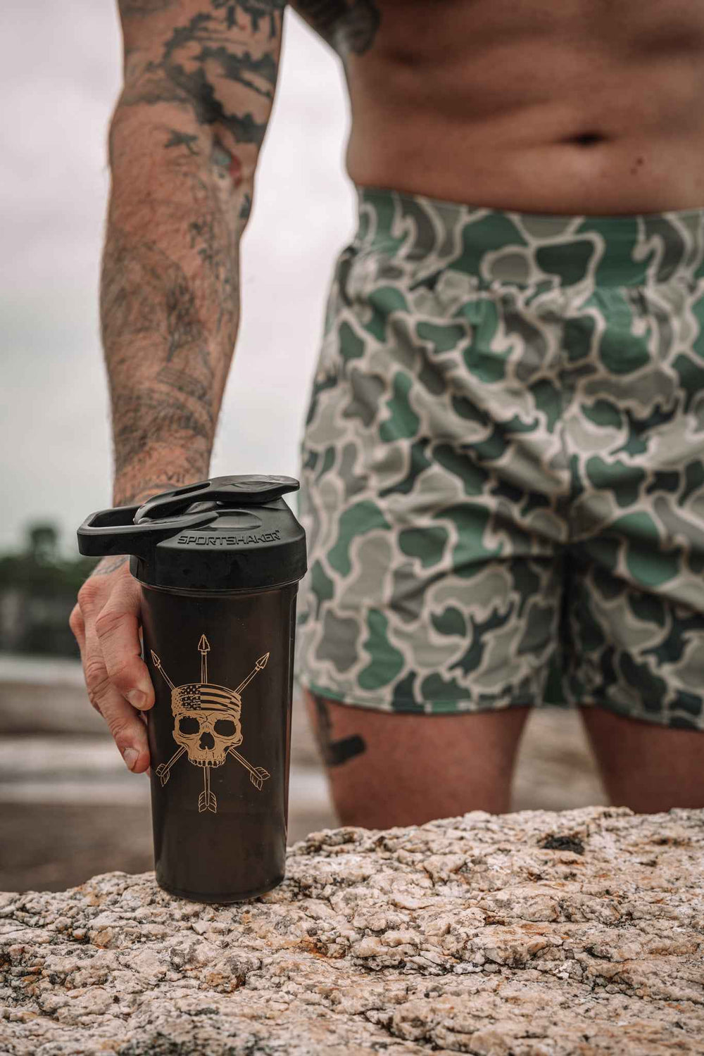 26 oz Shaker Bottle with Fixed Mixer