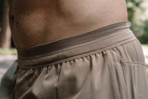 MEN’S | HYBRIFLEX SHORT : TAN